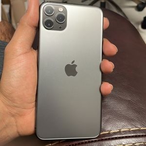 Apple iPhone 11 Pro Max 64 GB in Space Gray for Unlocked 100% battery